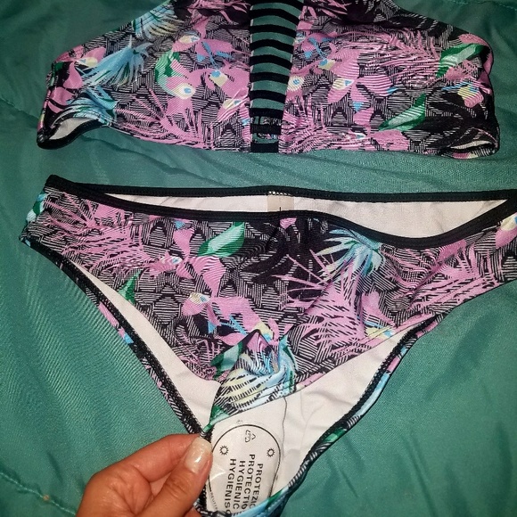 Large Polyester & Spandex Bikini - Picture 2 of 2